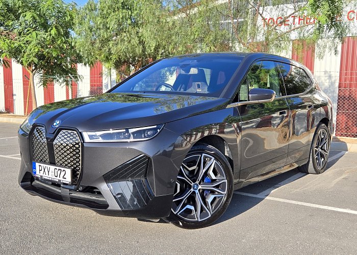 BMW iX50